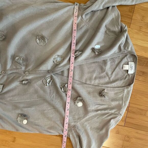 Ann Taylor Loft Women's XL Beige Floral Appliqué Cardigan Sweater - Picture 12 of 13